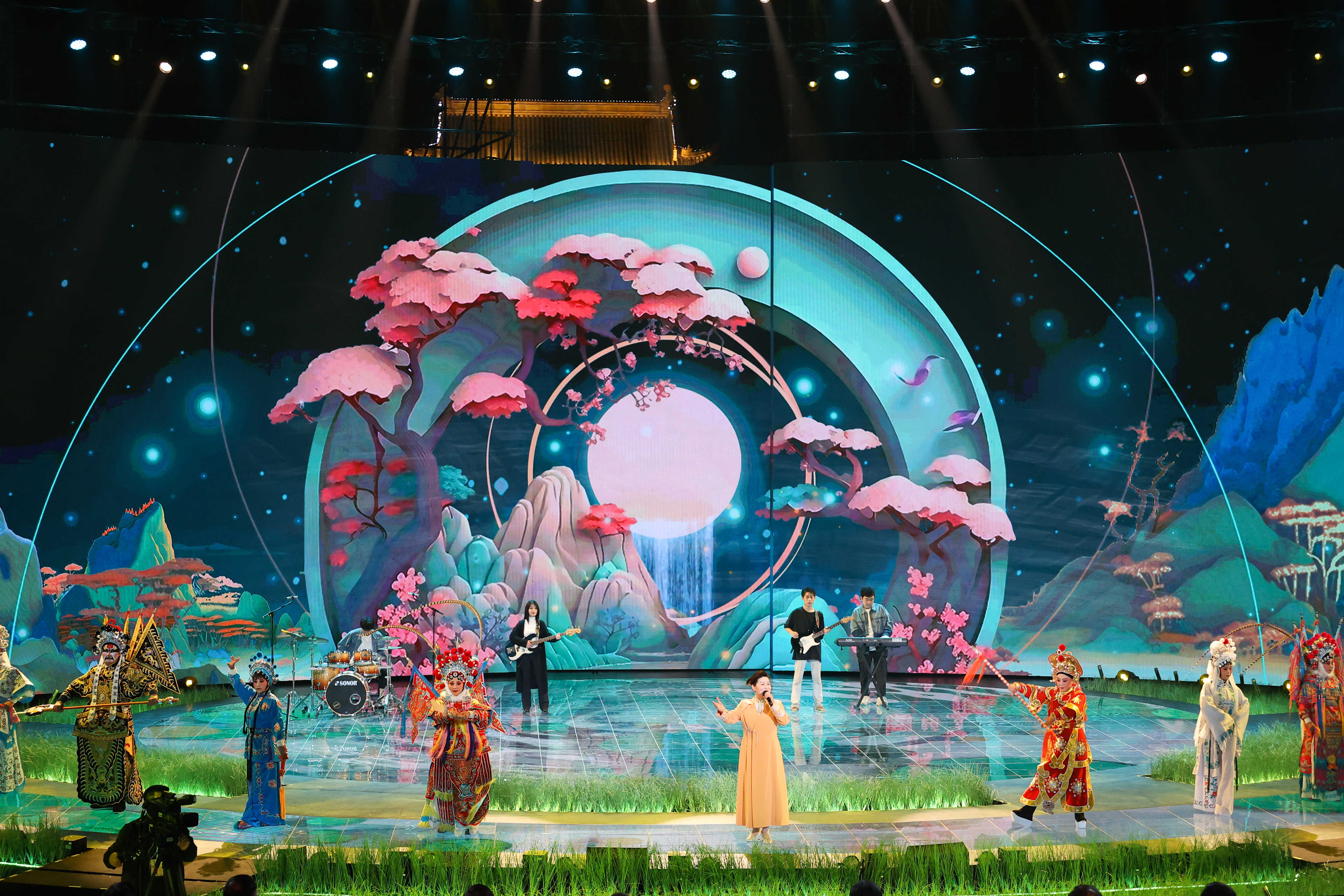 4月3日晚，2023中国（365买球怎么玩_365手机体育app_盒子365靠谱吗）清明文化节开幕晚会如约而至，圆满播出。全媒体记者 袁洋 摄